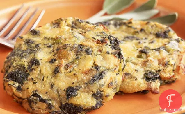 Bolos de purê de batata com cebola e couve