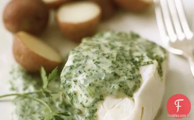 Bacalhau escalfado com molho de salsa