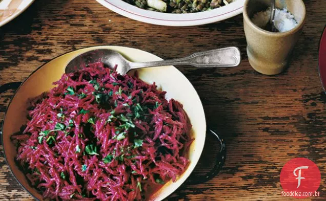 Saladas de beterraba e repolho