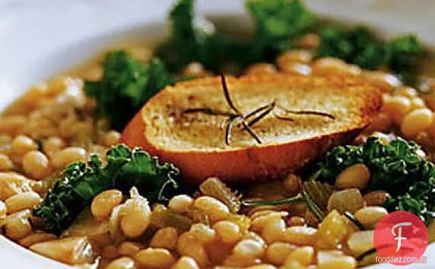 Sopa de feijão marinho com alecrim e couve