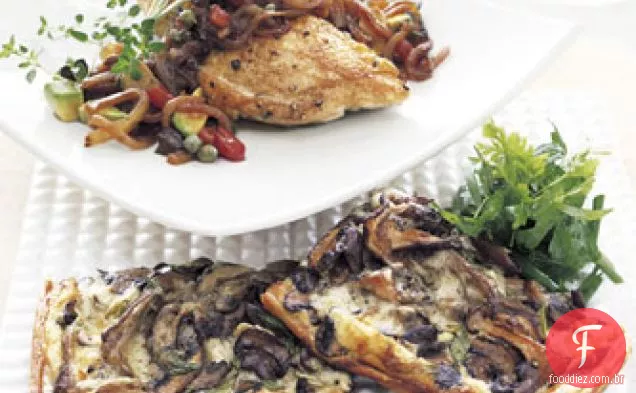 Cogumelo selvagem e Gruyère torta com salada de ervas frescas