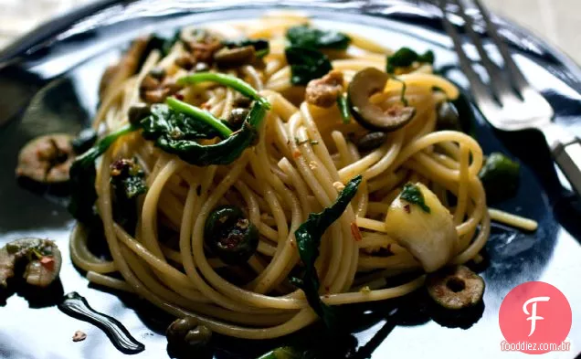 Macarrão Com Puttanesca Verde