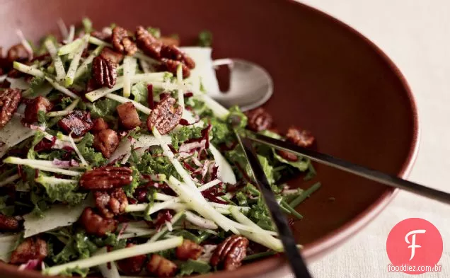 Salada de couve e maçã com Pancetta e nozes cristalizadas
