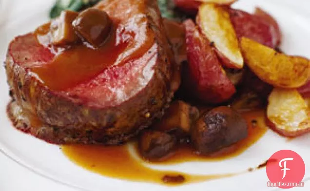 Lombo de carne com cogumelos e molho Espagnole