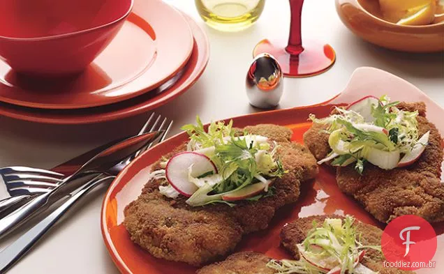 Schnitzel de frango com Frisée-salada de maçã