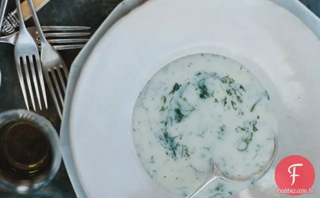 Sopa avgolemono refrigerada e encharcada