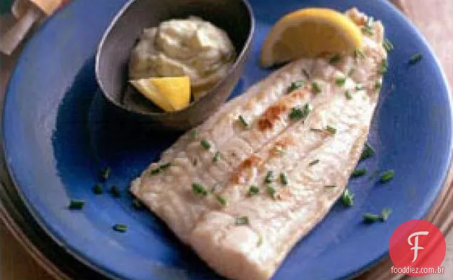 Walleye Grelhado Com Molho De Tártaro Apimentado