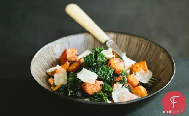 Salada De Couve Com Abóbora E Amêndoas