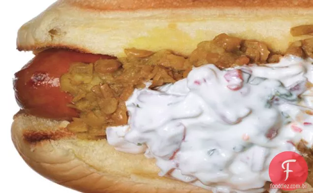 Cachorros-quentes com Dal e cebola vermelha Raita