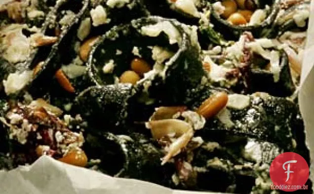 Macarrão Com Queijo De Cabra, Radicchio, Couve E Pinhões