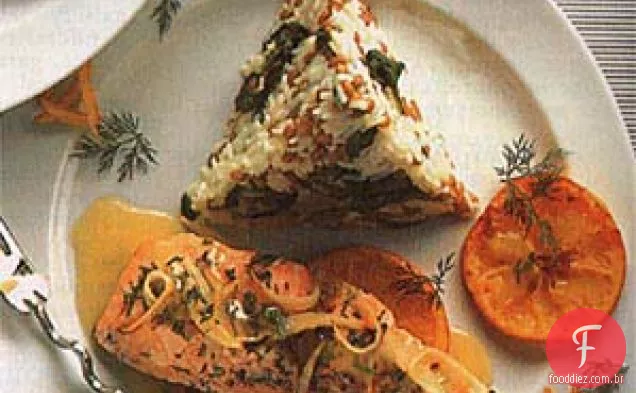 Pilaf de arroz e trigo com espinafre bebê