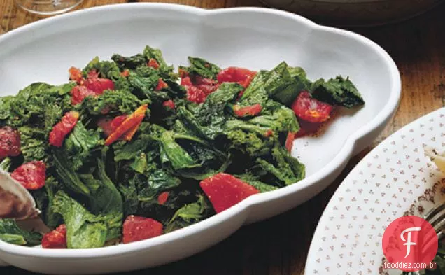 Frigideira verdes com cominho e tomate