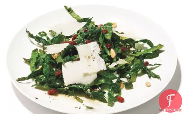 Salada De Couve Com Pinhões, Groselhas E Parmesão