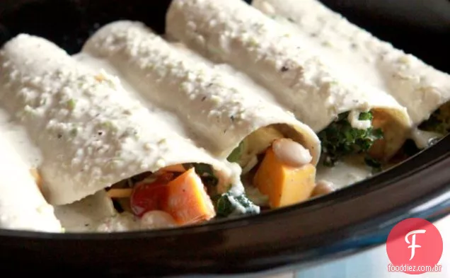 Enchiladas Vegetarianas Do Fogão Lento Com Molho De Creme