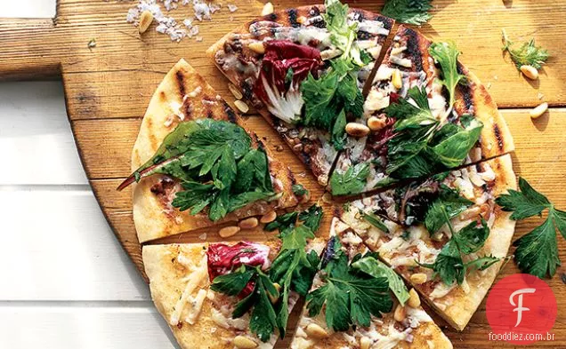 Pizza grelhada com Harissa e salada de ervas