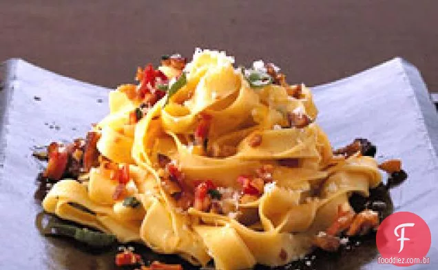 Tagliatelle com castanhas, Pancetta e sálvia