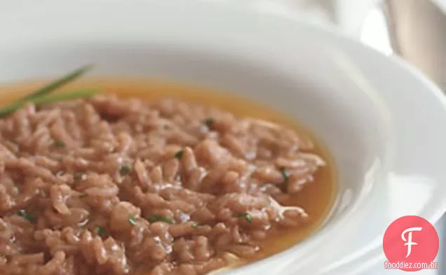 Risoto de vinho tinto trufado com caldo de parmesão
