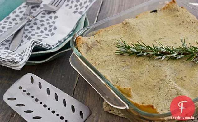 Lasanha De Cogumelos E Couve Com Molho De Caju De Alecrim