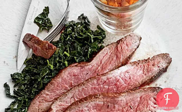 Cajun bife Frites com couve