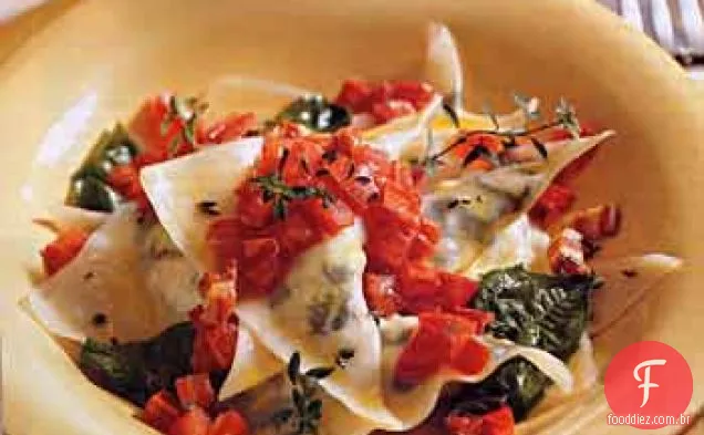 Queijo de cabra - Ravioli de rúcula com tomate-manteiga de Pancetta