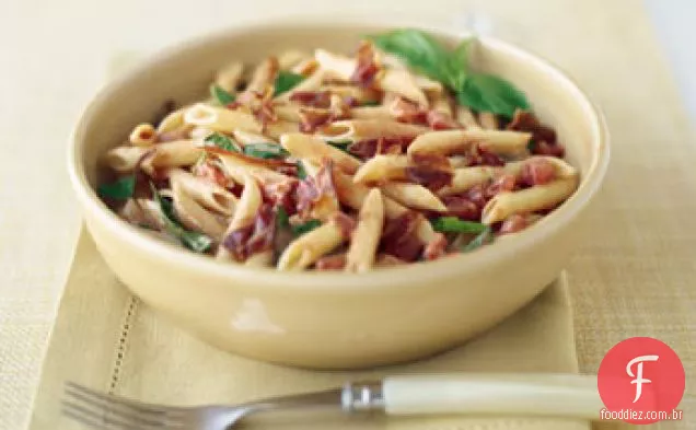 Penne com Pancetta e molho de Creme De Tomate
