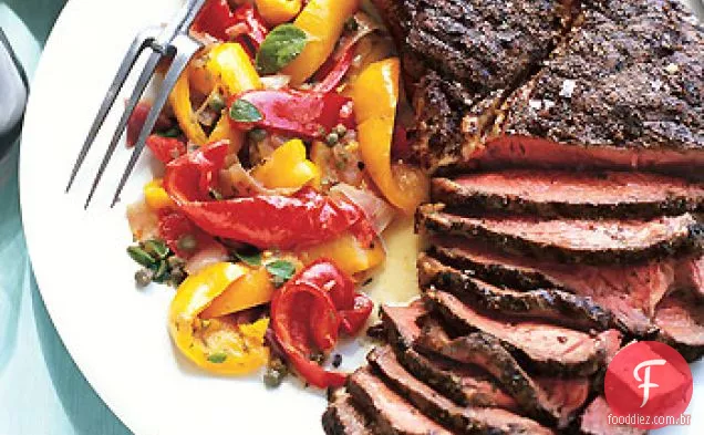 Bife de lombo superior esfregado com ervas com Peperonata