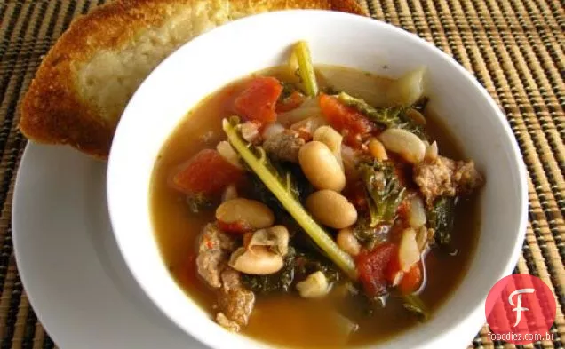 Sopa De Feijão Branco E Couve Com Linguiça De Peru