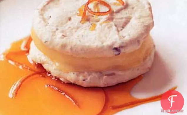 Macaroons de avelã e amêndoa com Semifreddo Laranja