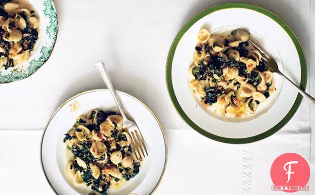 Orecchiette com couve e Pão ralado