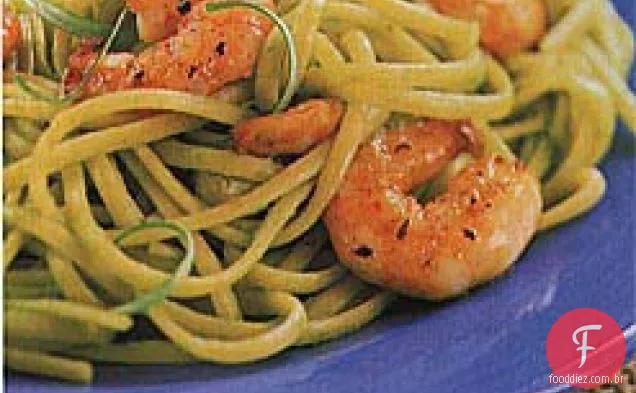 Linguine com molho de Cebolinha e camarão salteado