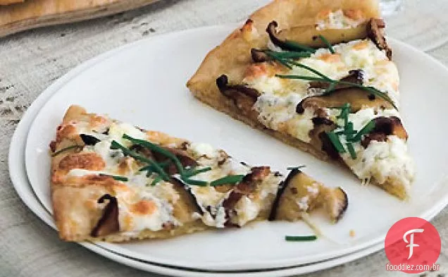 Shiitake e Chanterelle Pizzas com queijo de cabra