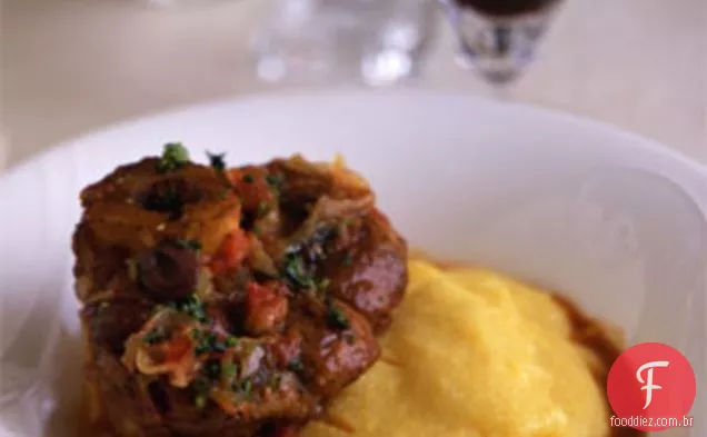 Osso Buco com tomate, azeitonas e Gremolata
