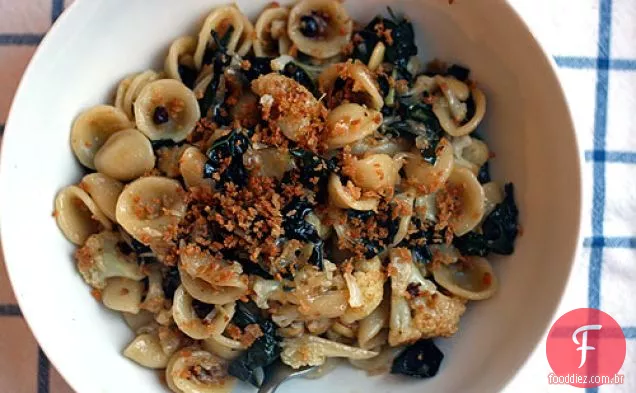 Jantar hoje à noite: Orecchiette com couve refogada e couve-flor