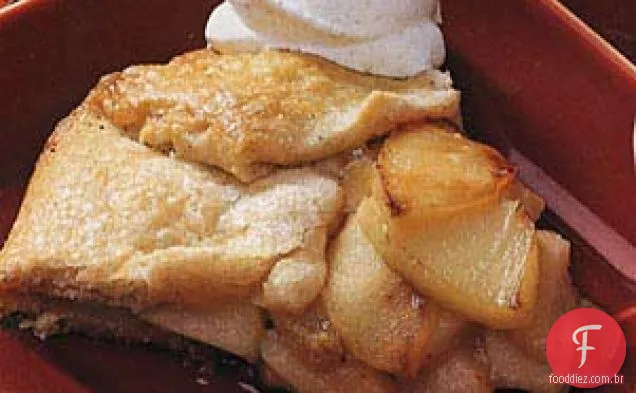Crostata de Pêra e maçã com chantilly de cinco especiarias