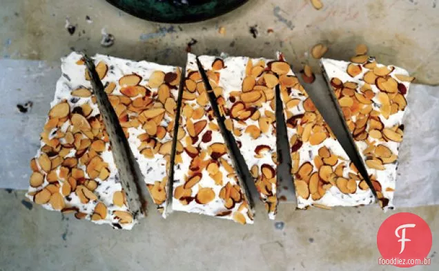 Bolo Stracciatella Tortoni com molho Espresso Fudge