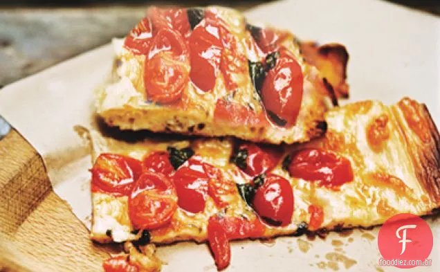Pizza estilo Romano com tomate cereja assado