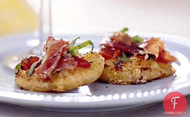 Pizzette com Fontina, tomate, manjericão e Prosciutto