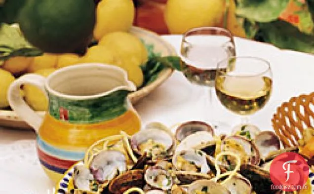 Espaguete com amêijoas frescas, salsa e limão