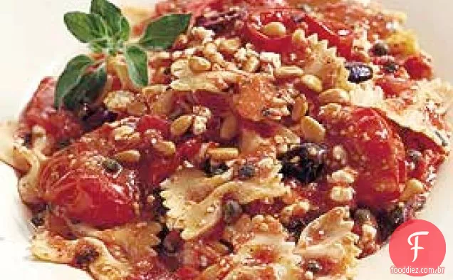 Macarrão com azeitonas Kalamata e molho de tomate cereja assado
