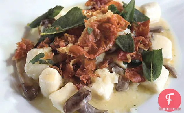 Ricota Gnudi com cogumelo selvagem e molho de trufas