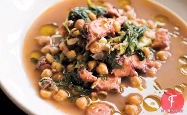Polvo e feijão Ceci Zuppa com escarola, alho e Chiles