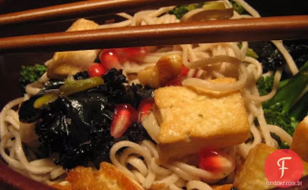 Macarrão Soba Com Brócolis, Nozes E Romã