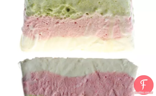 Pistache, morango e baunilha Semifreddo