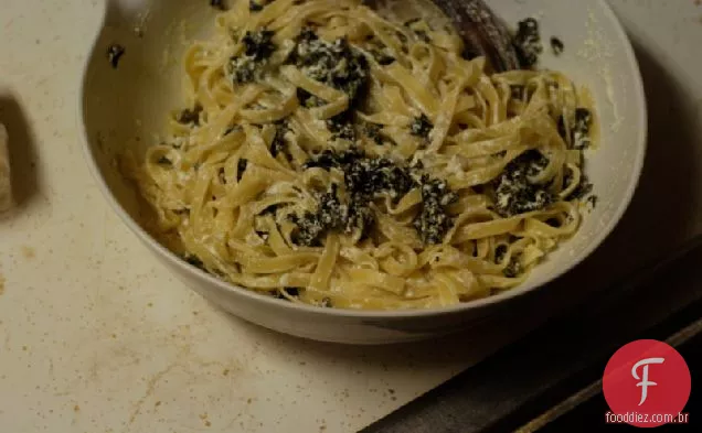 Tagliatelle Com Couve Refogada E Ricota