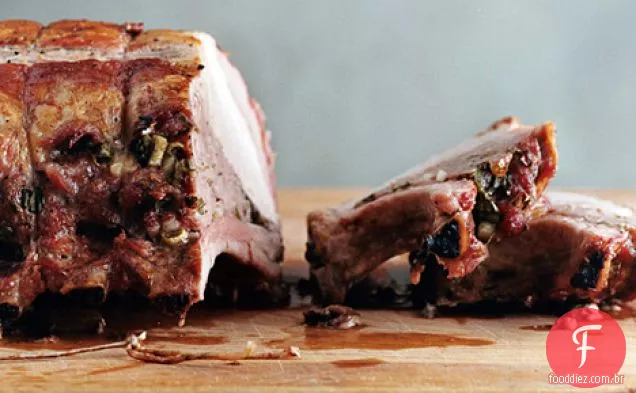 Salsicha-cremalheira recheada de carne de porco com sálvia