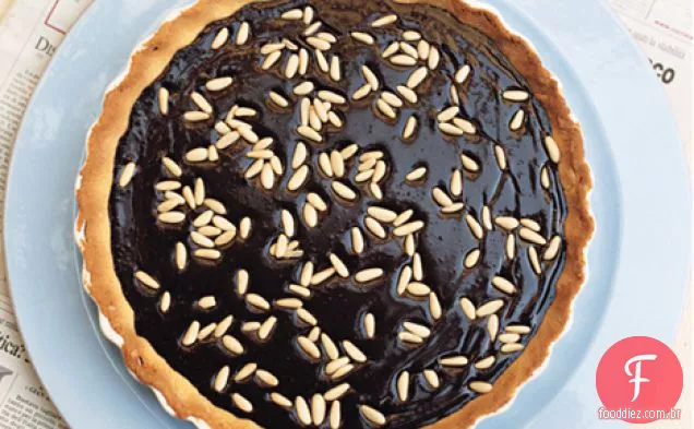 Chocolate escuro e pinhão Crostata
