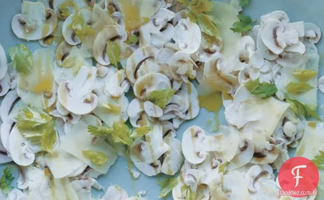 Carpaccio de cogumelos com Pecorino Toscano
