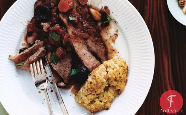 Peito de carne com Merlot e ameixas