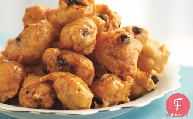 Rosquinhas com vidro de mel com passas e pinhões