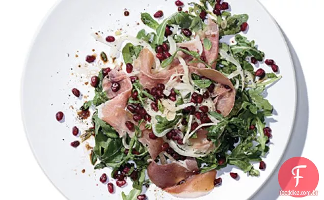 Salada mediterrânea com Prosciutto e romã